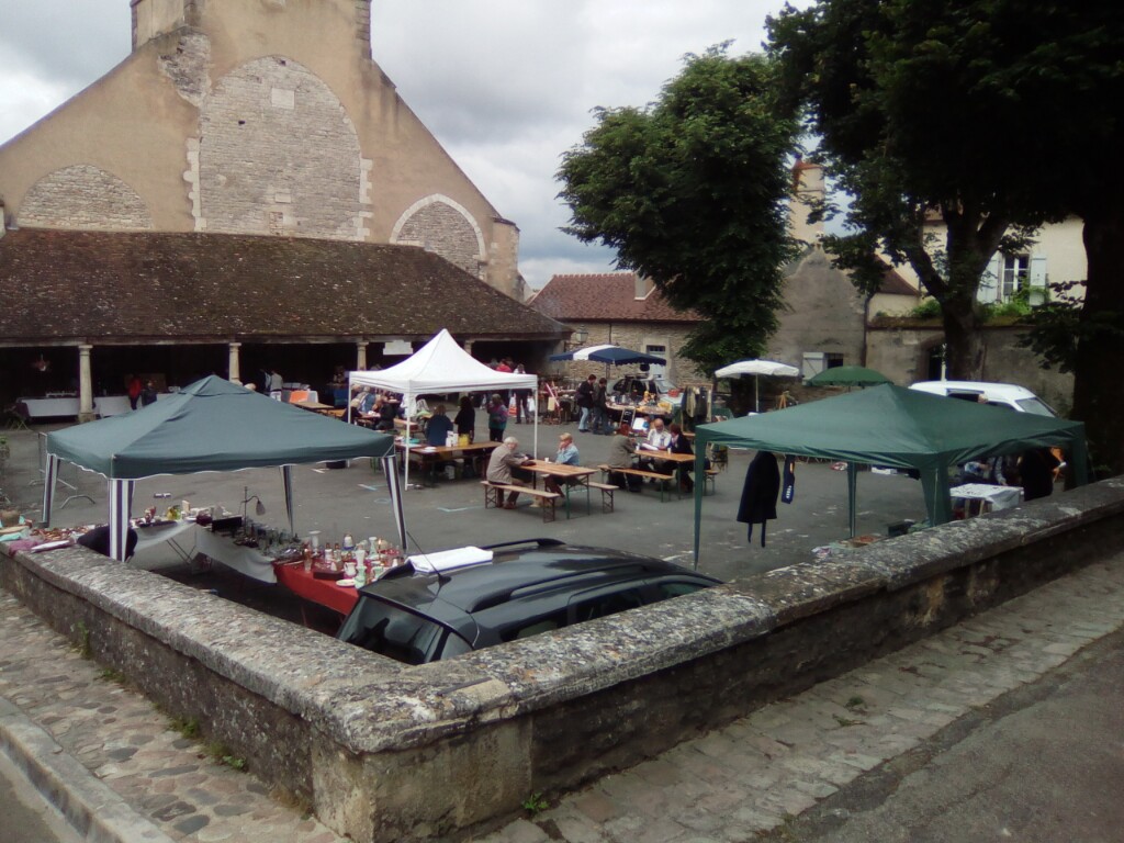 Trödelmarkt in Vézelay 
