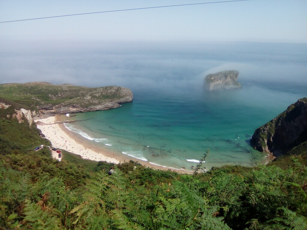 Biskaya und Llanes im Küstennebel
